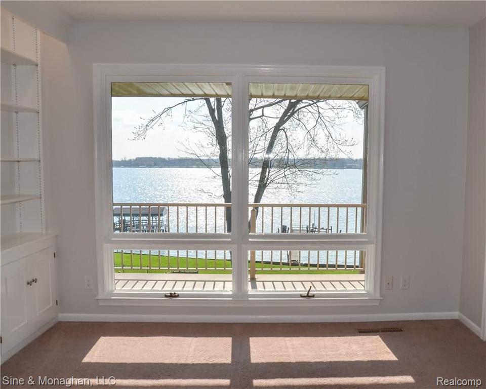 620 North Riverside Avenue St. Clair, MI 48079 - Photo 11 of 53