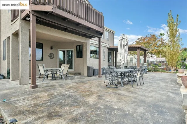 a view of a backyard with sitting area and furniture