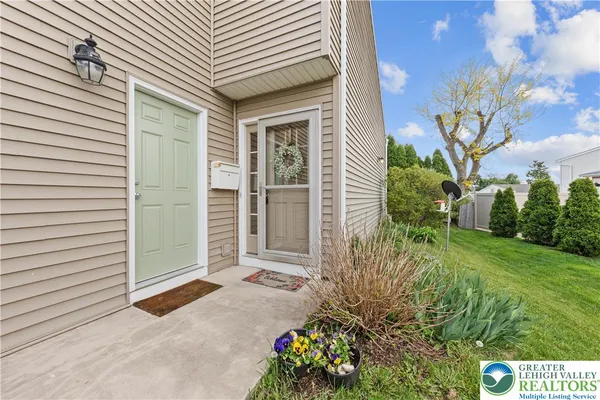 $275,000 | 84 Covington Place, Catasauqua, PA 18032