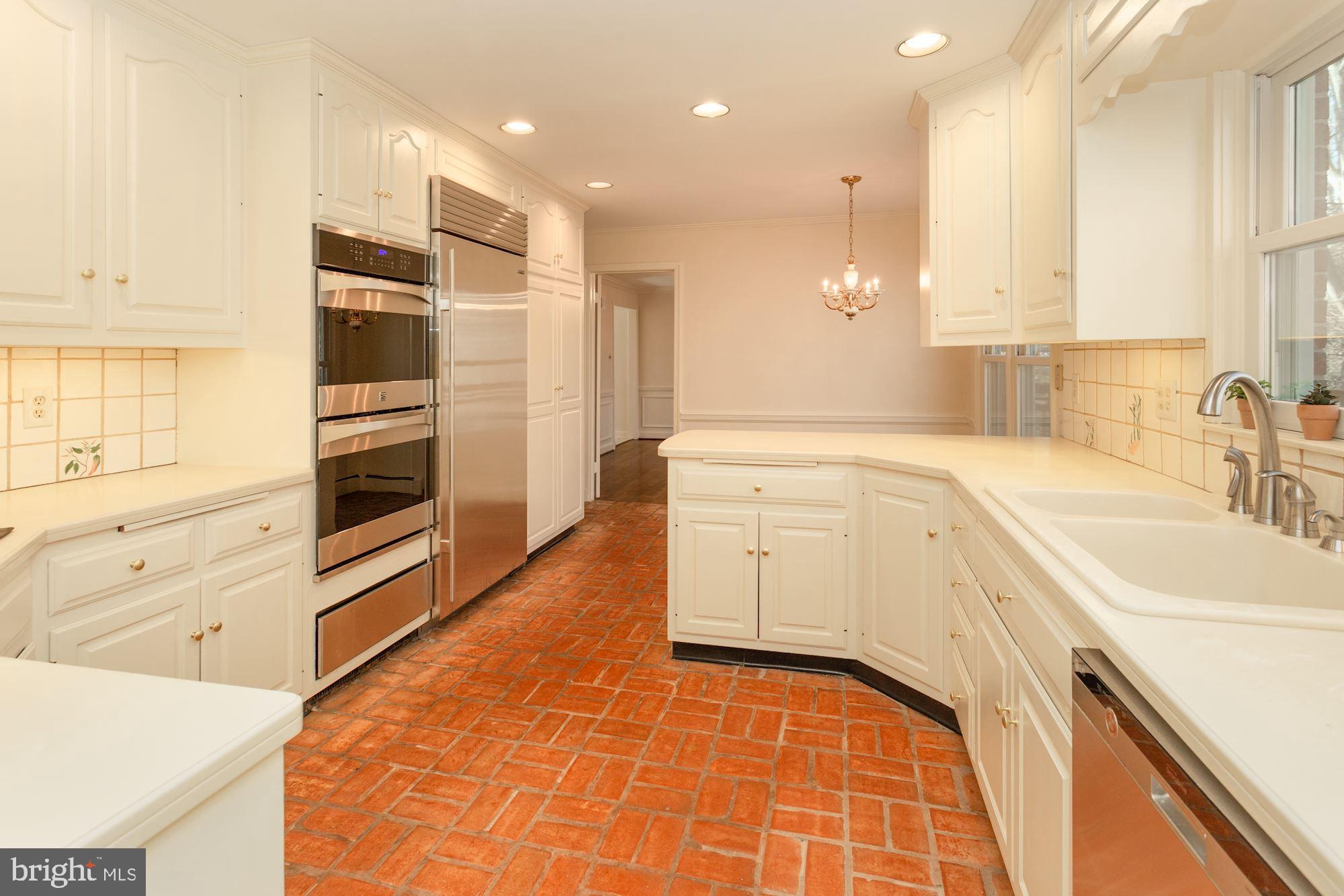 8005 Greentree Road Bethesda, MD 20817 - Photo 20 of 75