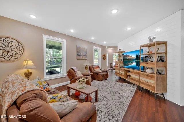 $1,200,000 | 2160 Ranch Road, Dandridge, TN 37725