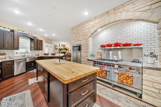 $1,200,000 | 2160 Ranch Road, Dandridge, TN 37725