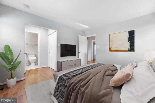 $939,900 | 2415 Jackson Parkway, Vienna, VA 22180