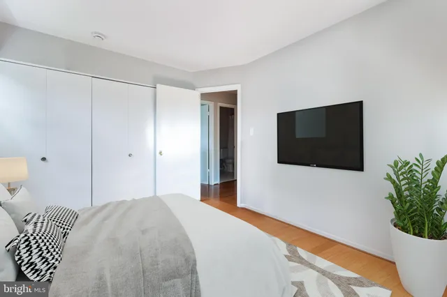 $939,900 | 2415 Jackson Parkway, Vienna, VA 22180