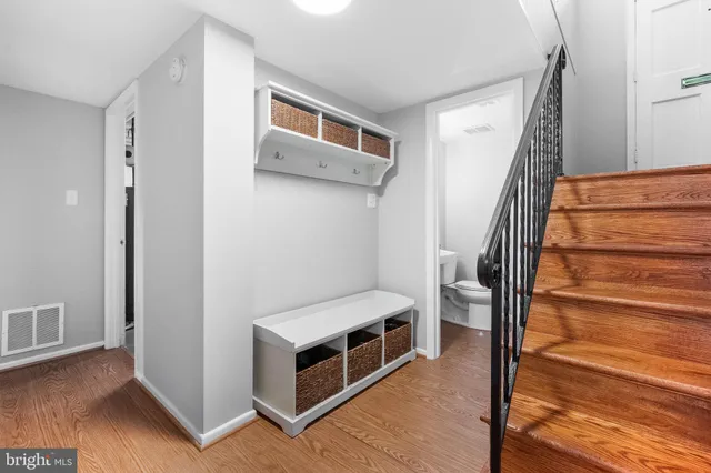 $939,900 | 2415 Jackson Parkway, Vienna, VA 22180