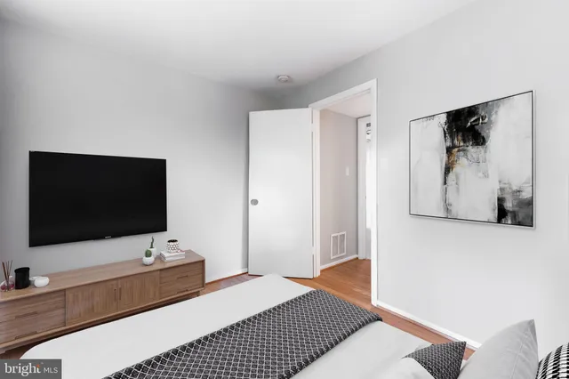 $939,900 | 2415 Jackson Parkway, Vienna, VA 22180