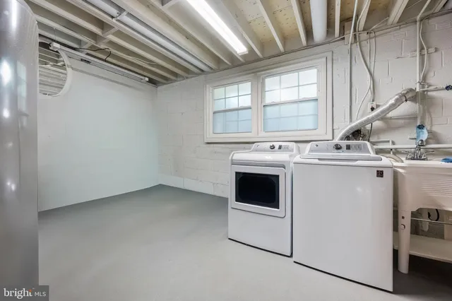 $939,900 | 2415 Jackson Parkway, Vienna, VA 22180