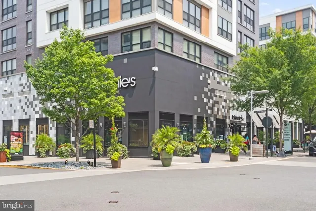 $939,900 | 2415 Jackson Parkway, Vienna, VA 22180