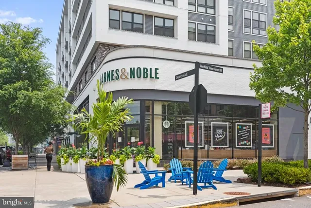 $939,900 | 2415 Jackson Parkway, Vienna, VA 22180