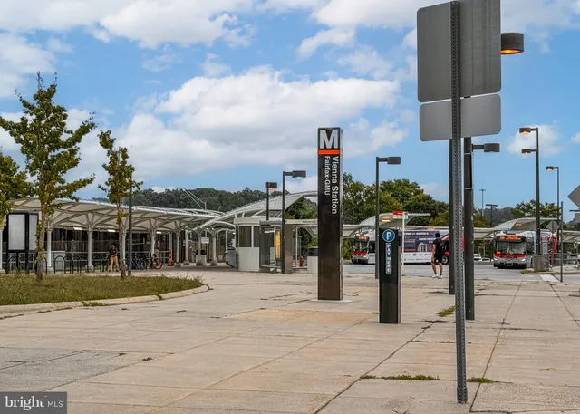 $939,900 | 2415 Jackson Parkway, Vienna, VA 22180