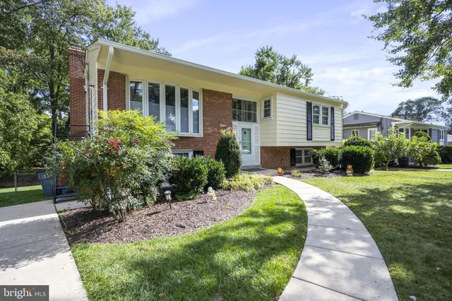 $939,900 | 2415 Jackson Parkway, Vienna, VA 22180