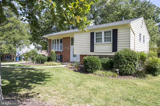 $939,900 | 2415 Jackson Parkway, Vienna, VA 22180