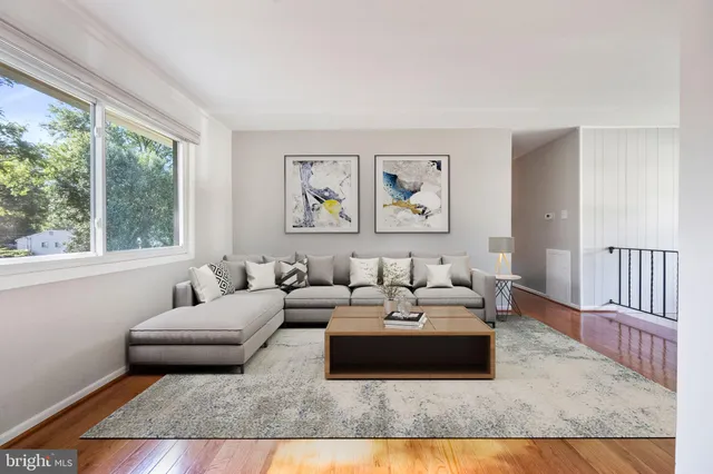 $939,900 | 2415 Jackson Parkway, Vienna, VA 22180