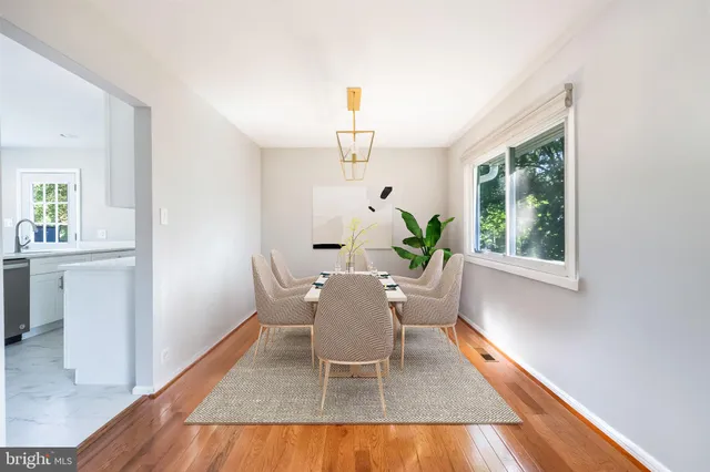 $939,900 | 2415 Jackson Parkway, Vienna, VA 22180