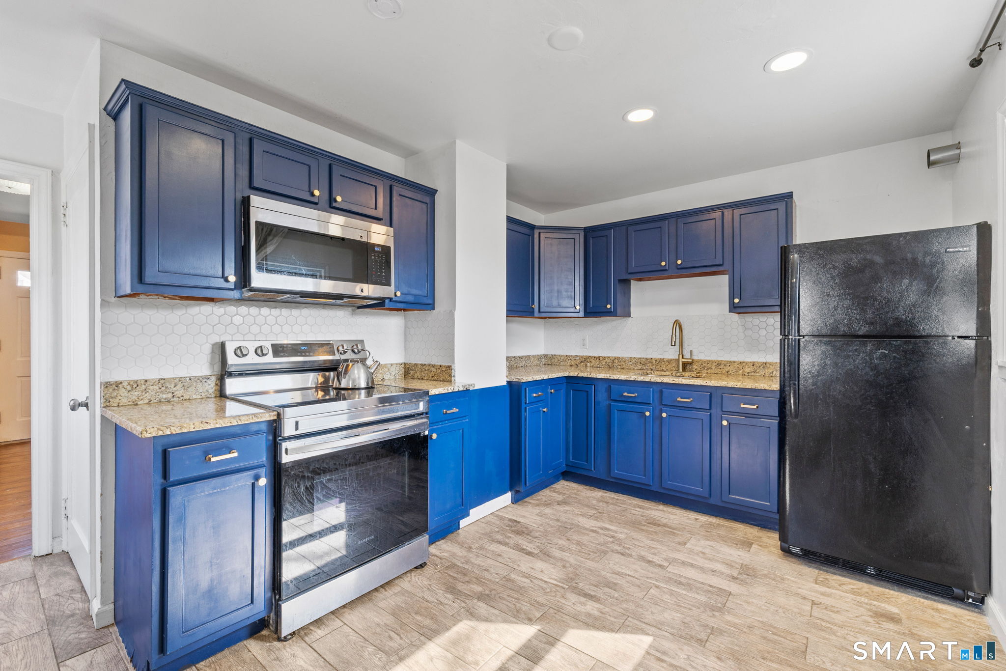 255 Ruth Street Bridgeport, CT 06606 - Photo 10 of 29