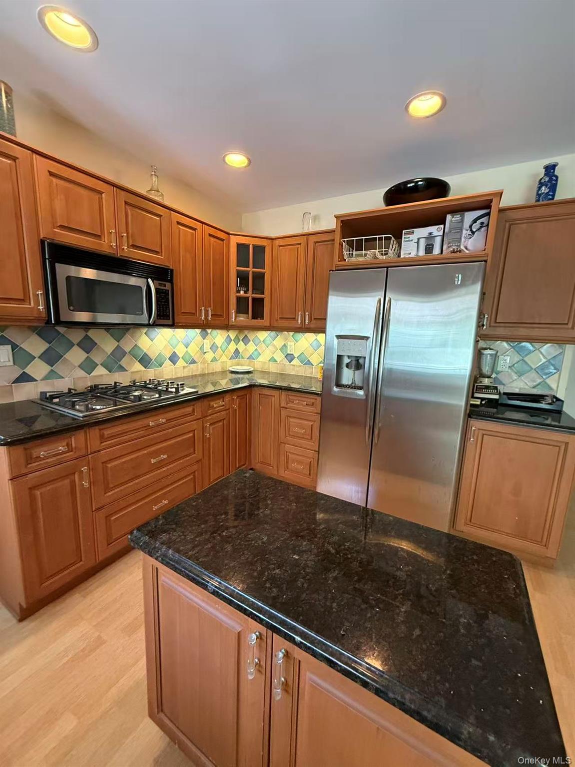 10 Hempton Road Great Neck, NY 11020 - Photo 7 of 8