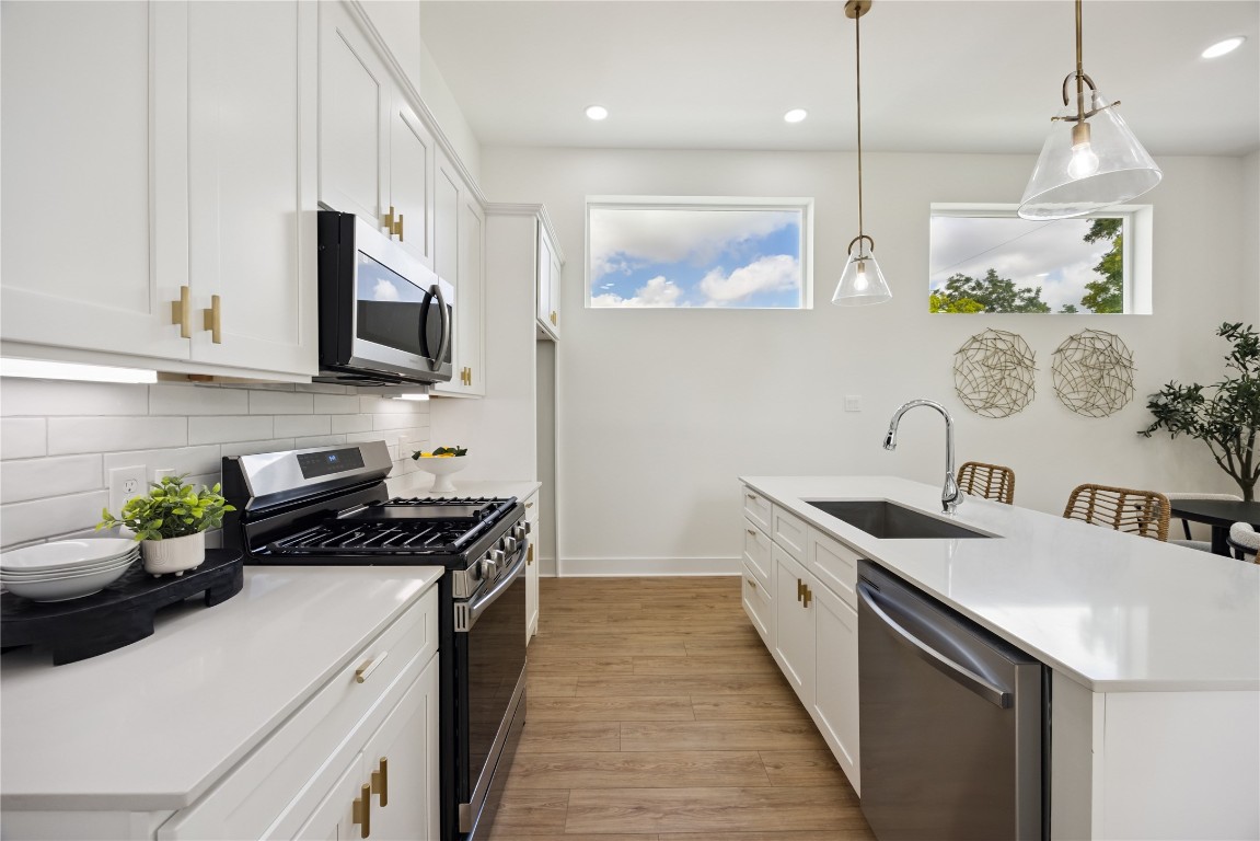 835 Rachel Street, Unit B Houston, TX 77091 - Photo 1 of 22 Kitchen