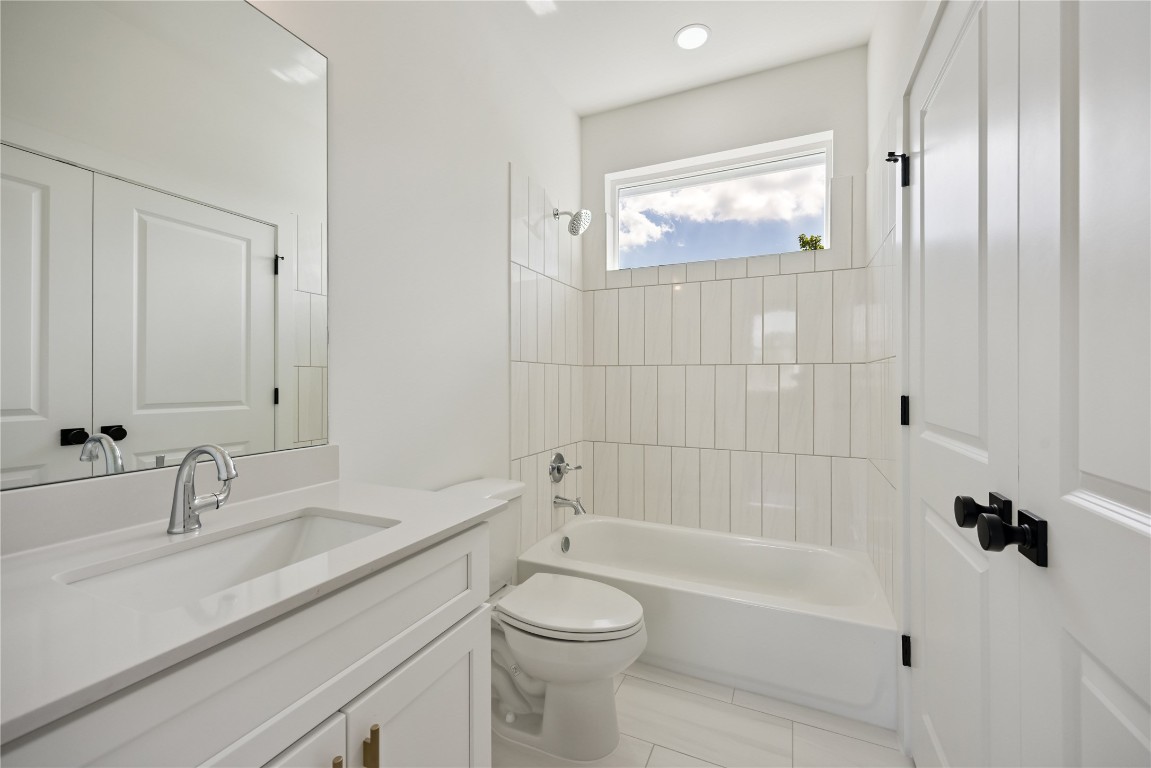 835 Rachel Street, Unit B Houston, TX 77091 - Photo 18 of 22 3rd Floor Bathroom