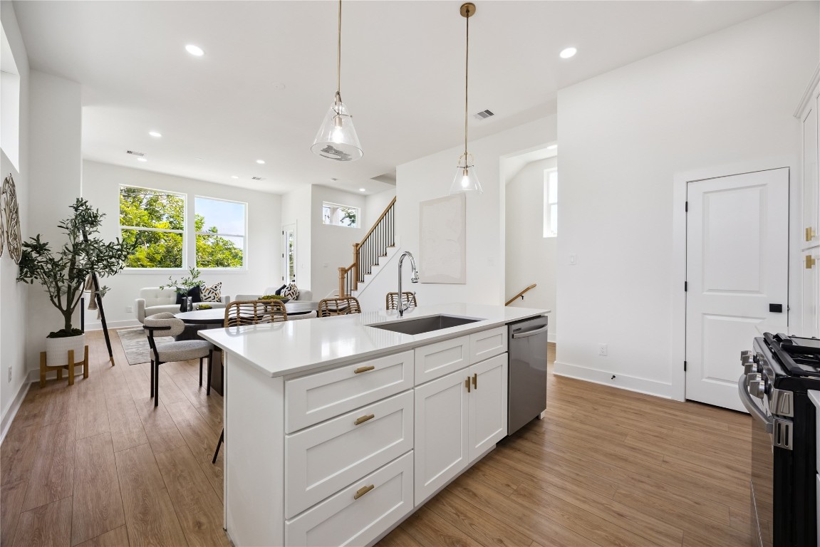 835 Rachel Street, Unit B Houston, TX 77091 - Photo 5 of 22 Kitchen