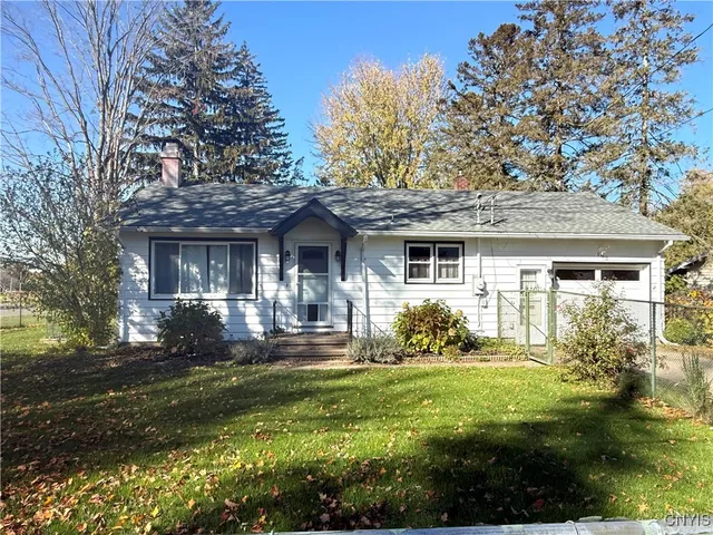 $194,900 | 103 Fairway Drive, New Hartford, NY 13417