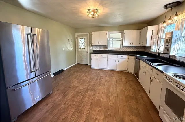 $194,900 | 103 Fairway Drive, New Hartford, NY 13417