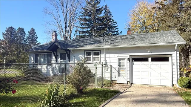 $194,900 | 103 Fairway Drive, New Hartford, NY 13417