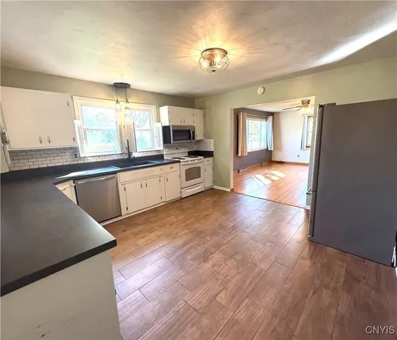 $194,900 | 103 Fairway Drive, New Hartford, NY 13417