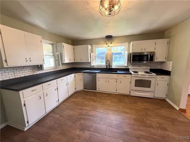 $194,900 | 103 Fairway Drive, New Hartford, NY 13417