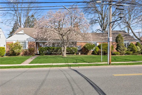 $1,199,000 | 376 1st Street, Mineola, NY 11501