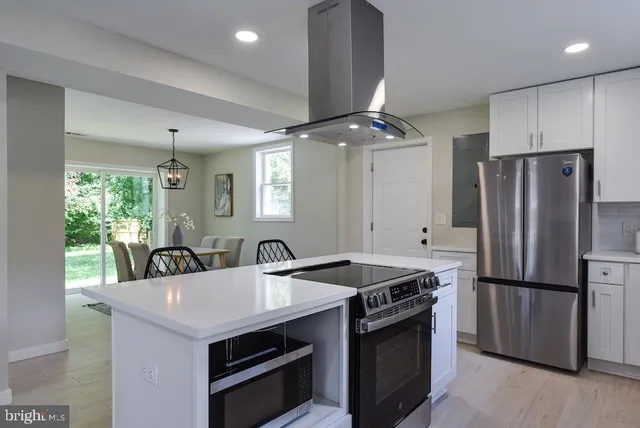 $639,900 | 8426 Woodlawn Street, Alexandria, VA 22309