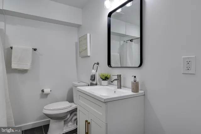 $639,900 | 8426 Woodlawn Street, Alexandria, VA 22309