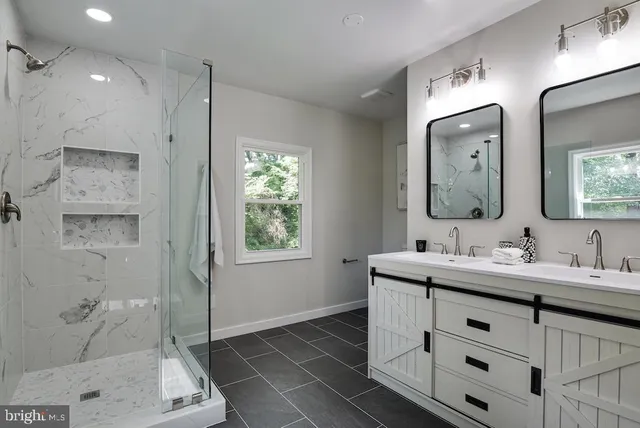 $639,900 | 8426 Woodlawn Street, Alexandria, VA 22309