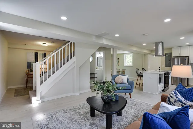 $639,900 | 8426 Woodlawn Street, Alexandria, VA 22309