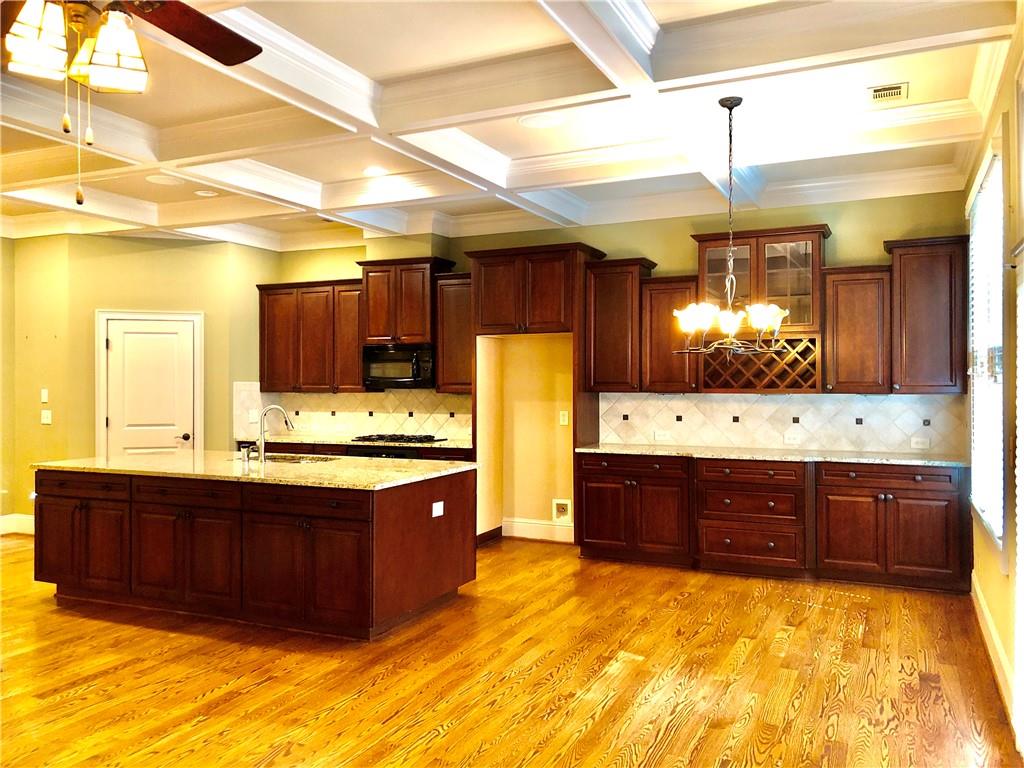 10575 Bent Tree View Duluth, GA 30097 - Photo 2 of 20 a view of a large tub