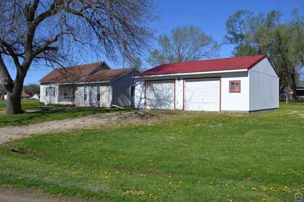 $94,500 | 298 South Olivet Road, Lebo, KS 66856