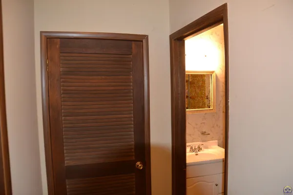$94,500 | 298 South Olivet Road, Lebo, KS 66856