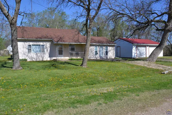 $94,500 | 298 South Olivet Road, Lebo, KS 66856