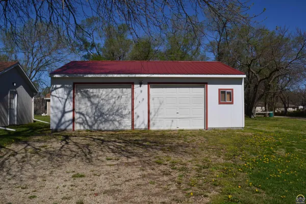 $94,500 | 298 South Olivet Road, Lebo, KS 66856