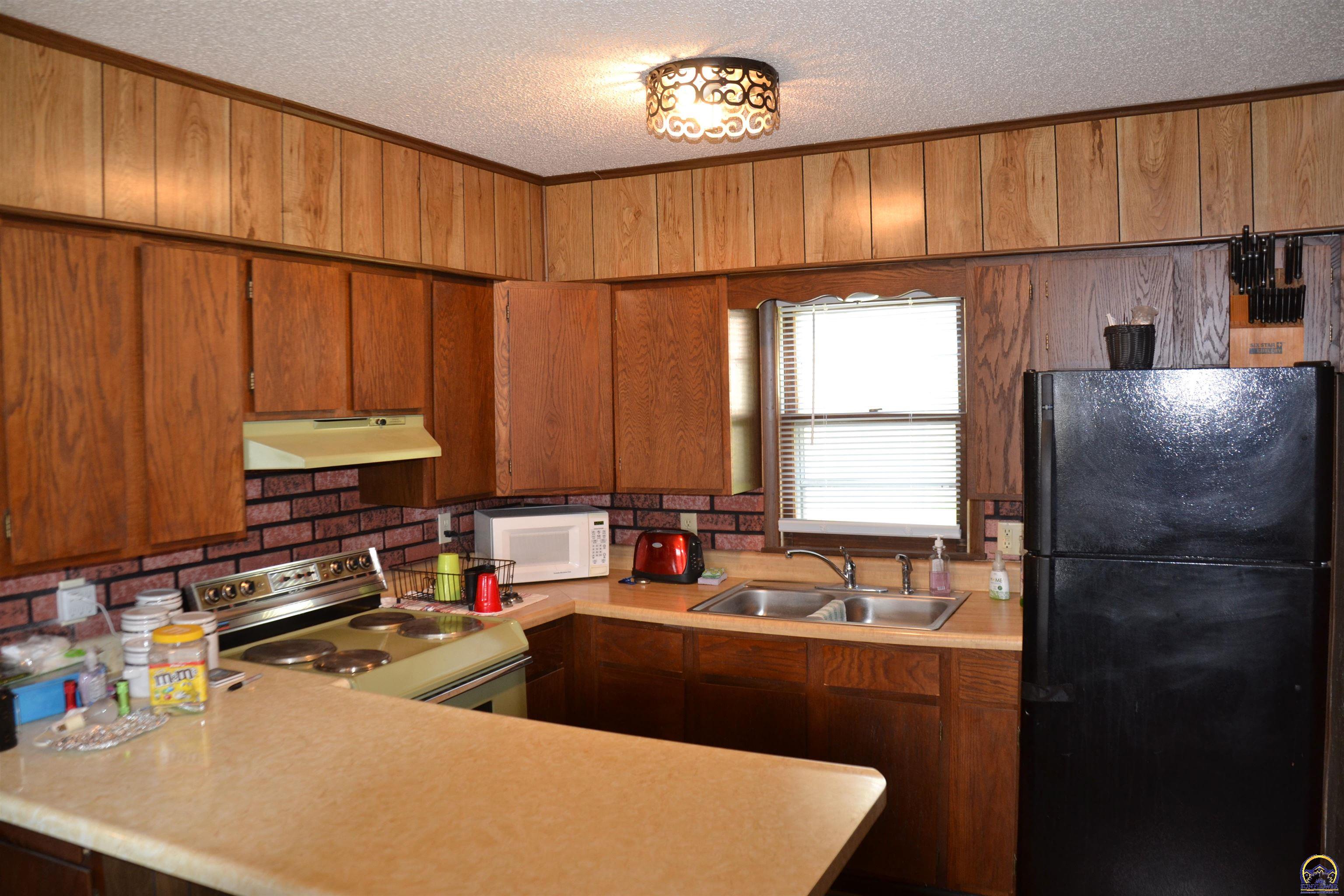 298 South Olivet Road Lebo, KS 66856 - Photo 2 of 24