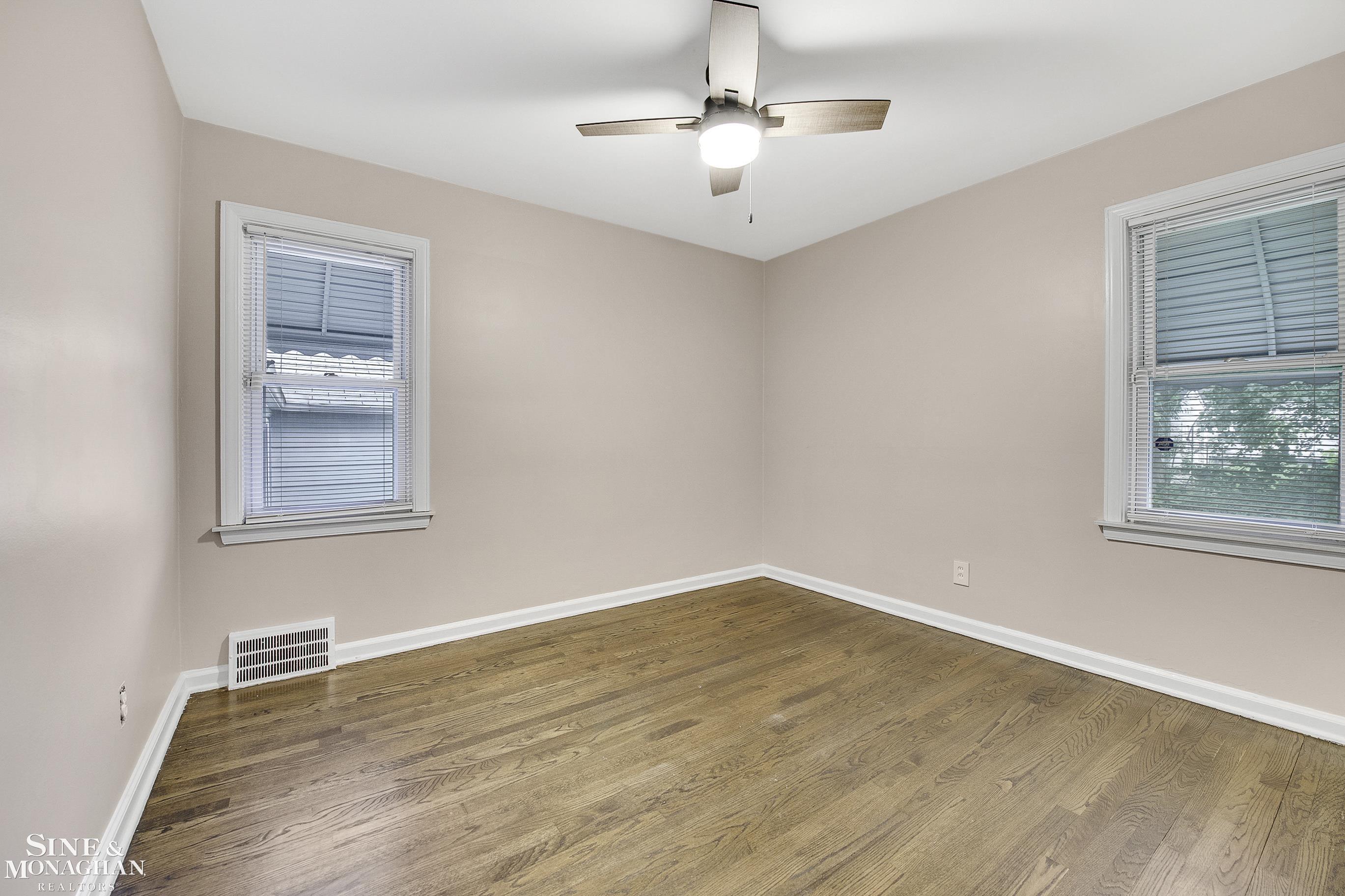8075 Stephens Road Center Line, MI 48015 - Photo 11 of 20 50113907-10.JPG