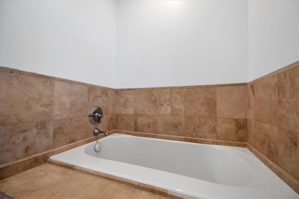 1031 10th Street West Boca Grande, FL 33921 - Photo 33 of 45 a bathroom with a bathtub