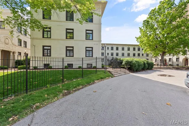 $180,000 | 603 Westgate Avenue, Unit 603E, St. Louis, MO 63130