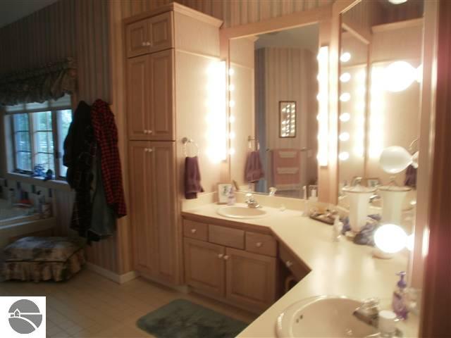 6868 Deepwater Point Road Williamsburg, MI 49690 - Photo 9 of 16 1734374-9.JPG