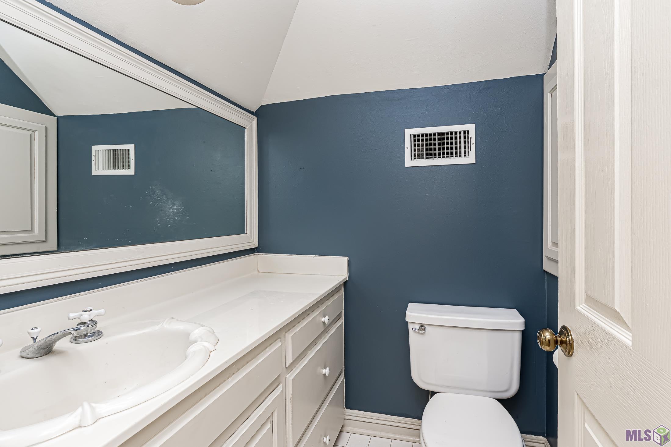 17747 Inverness Avenue Baton Rouge, LA 70810 - Photo 17 of 33 Half Bath (upstairs)