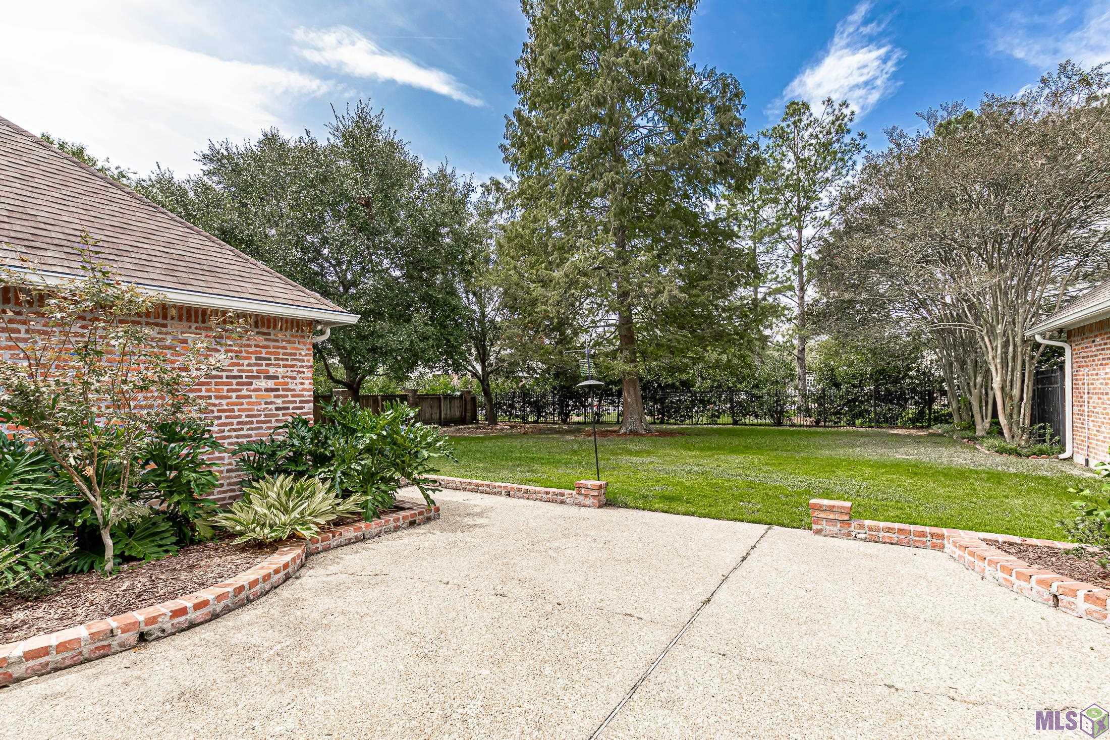 17747 Inverness Avenue Baton Rouge, LA 70810 - Photo 30 of 33 Backyard
