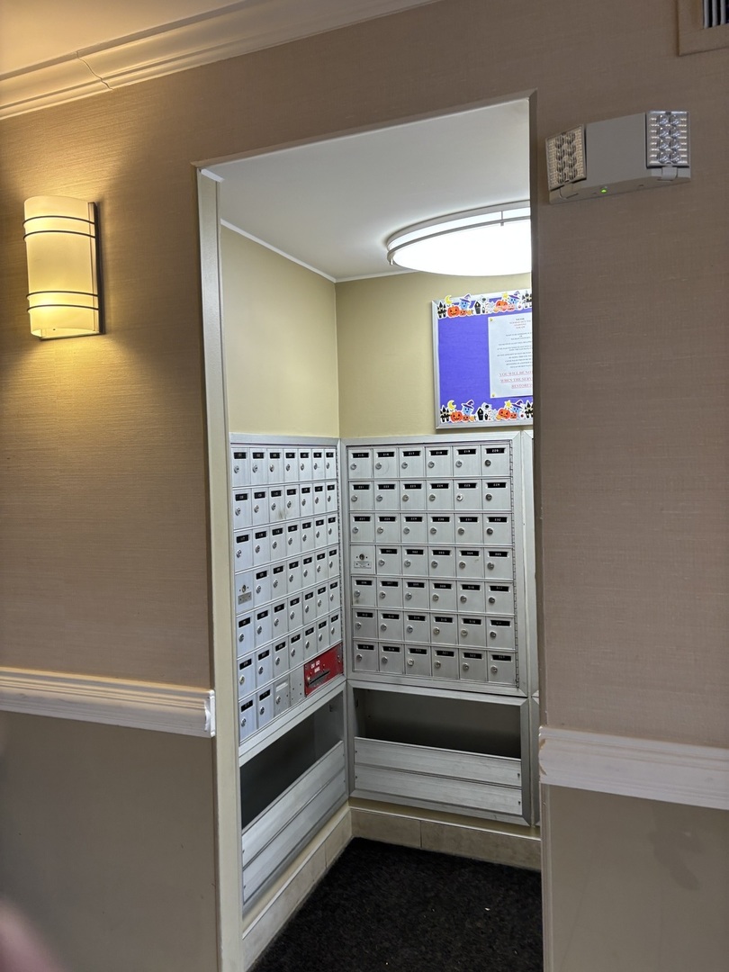 841 North York Street, Unit 129 Elmhurst, IL 60126 - Photo 9 of 12