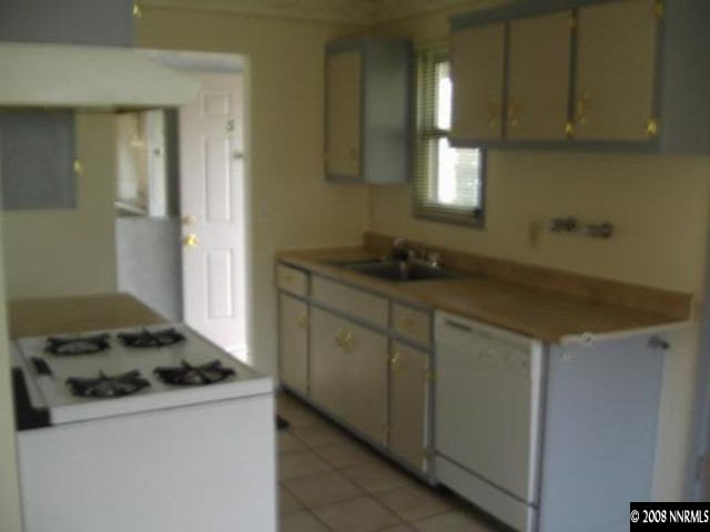 540 Wellington Way Reno, NV 89506 - Photo 2 of 8 a kitchen with a sink and a stove