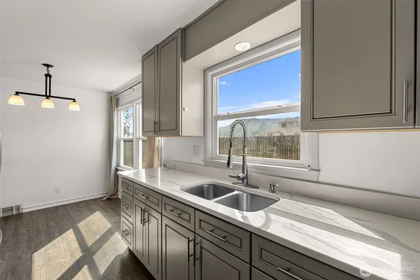 $385,000 | 565 Crawford Avenue, Wenatchee, WA 98801