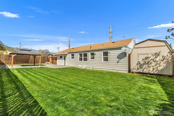 $385,000 | 565 Crawford Avenue, Wenatchee, WA 98801