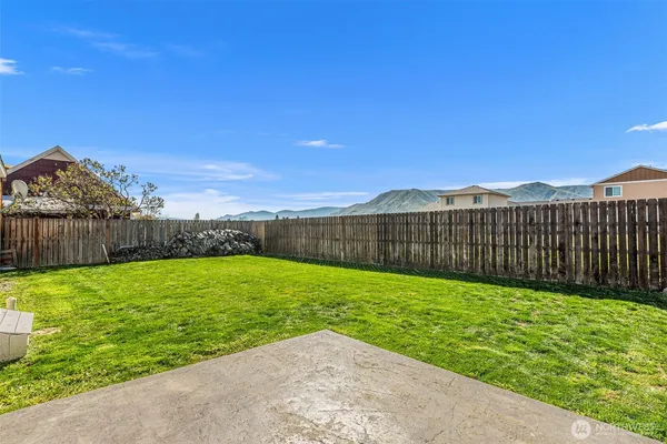 $385,000 | 565 Crawford Avenue, Wenatchee, WA 98801